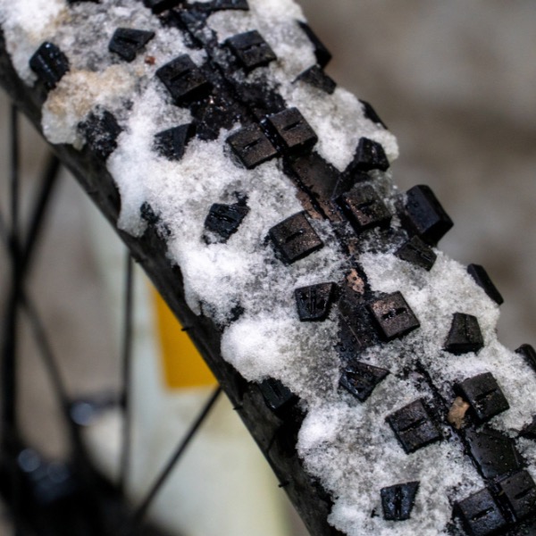 Zo maak je jouw fiets winterklaar – en zorg je dat je e-bike accu de kou doorstaat